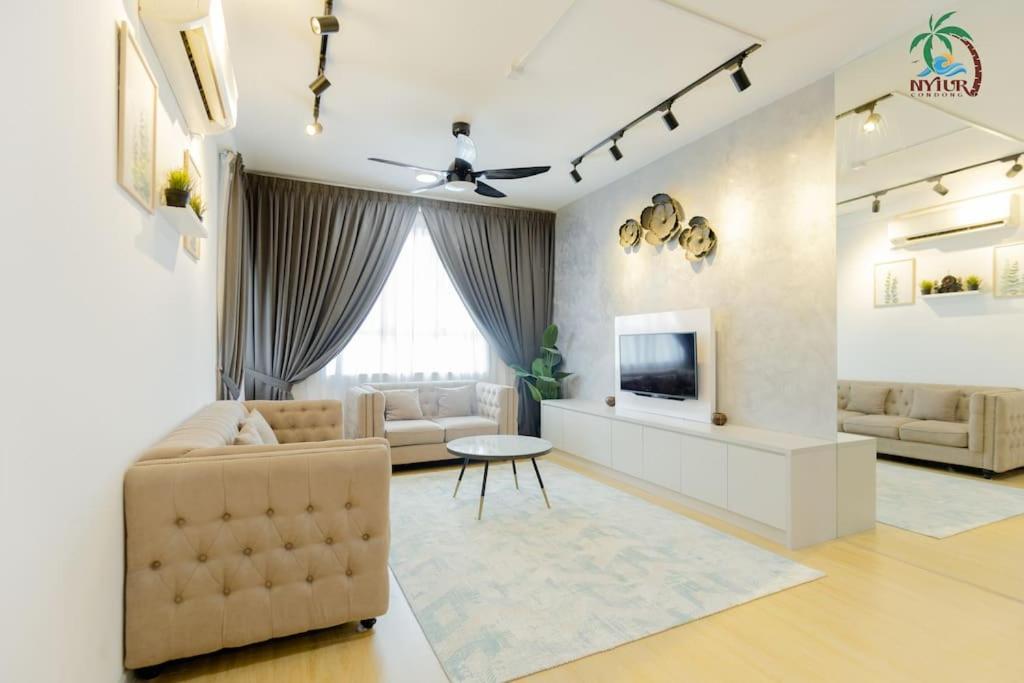 New Drawbridge Condo With Seaview And Pool Куала Теренгану Екстериор снимка