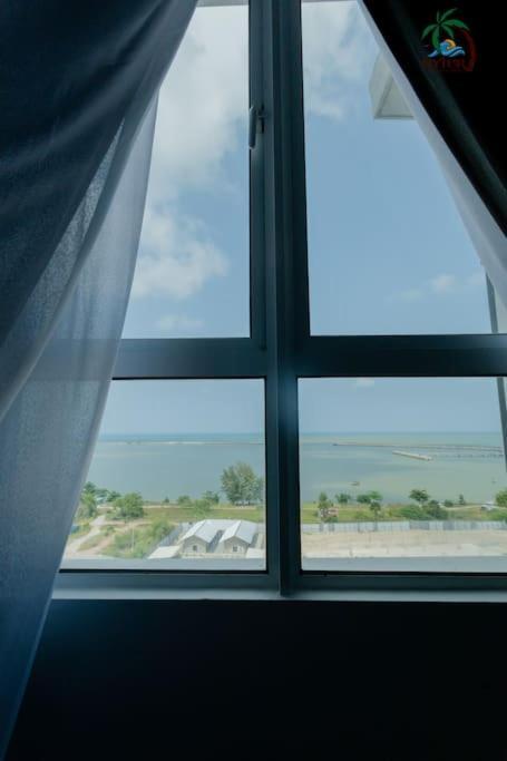 New Drawbridge Condo With Seaview And Pool Куала Теренгану Екстериор снимка